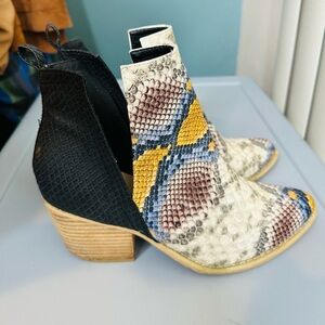 Arider Girl faux snakeskin print ankle boots chunky stacked heel Size 7.5